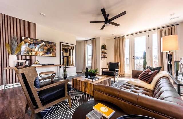 Stallion Stable 228-Rooftop Deck-Mins to Midtown