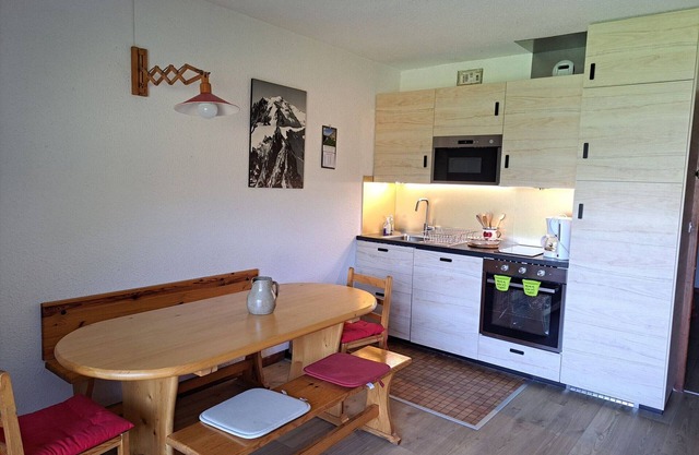 Standard apartment with balcony, parking, and elevator in Albiez-Montrond
