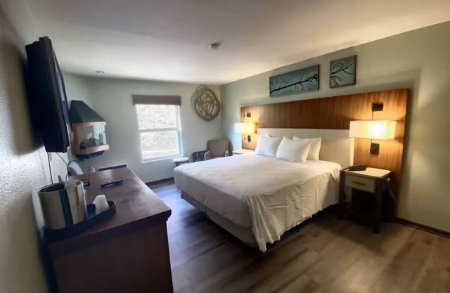 Standard King at The Retreat on Charleston Peak – Year-Round Adventures