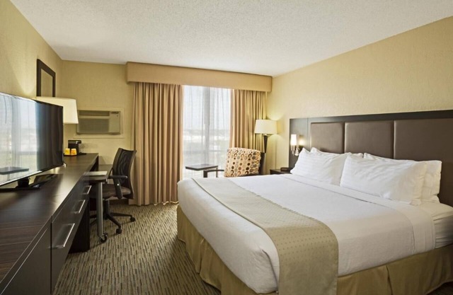 Standard Room Near Miami Regional University MIA