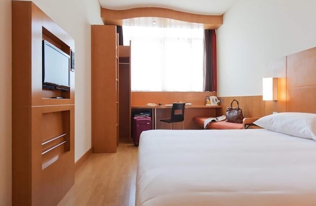 Standard Room Near Rabdan Majlis By E R