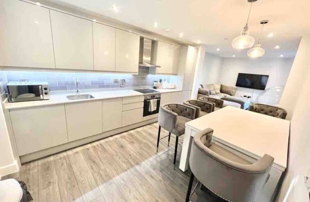 Stanmore Central - Ground Floor Garden Apartment