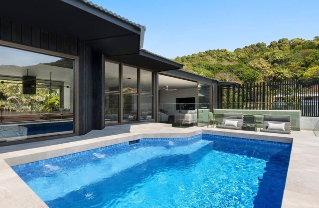 Starfall - designer retreat moments from the beach
