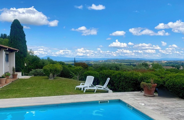 Starters Discount! Luminous Villa Near Avignon, Amazing Views, Huge Pool!