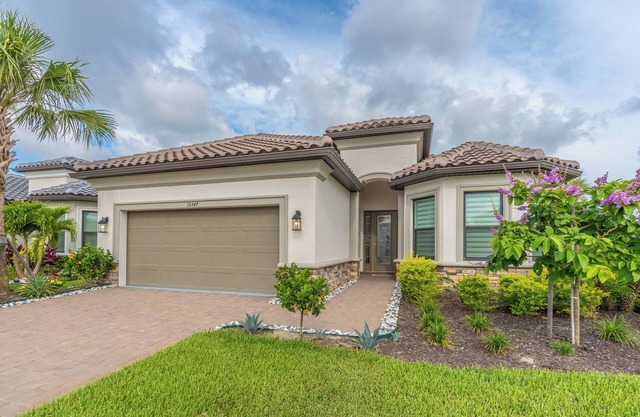 Stay a stylish 3BR retreat in Naples—perfect for families or groups