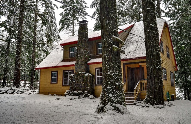 Stay before 9/8 get the 3RD night FREE! Hot Tub, secluded