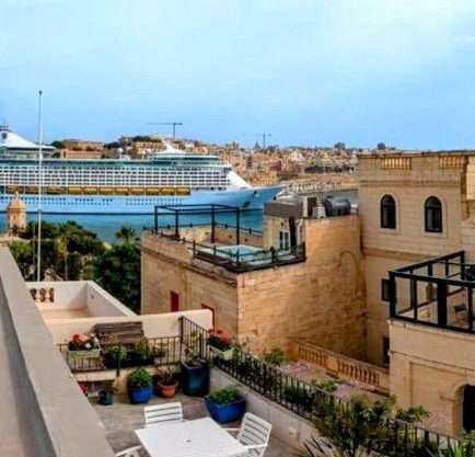 Stay by the Grand Harbour of Valletta