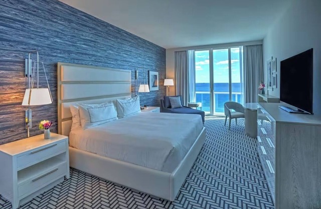 Stay in a Spacious Balcony Room Minutes from Fort Lauderdale’s Attractions