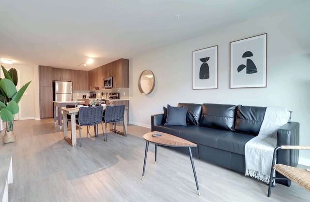 Stay in Style: Comfortable Apt w Premier Amenities
