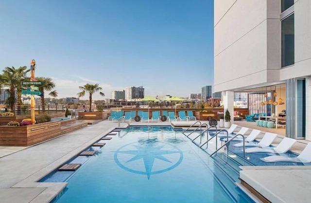 Stay in the Heart of Nashville! 4 Relaxing Units/Rooftop Bar & Pool