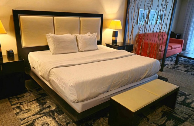 Stay Near the Convention Center, King Studio