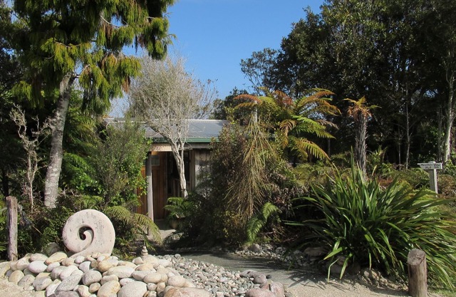 Stay off the grid immersed in native flora and fauna