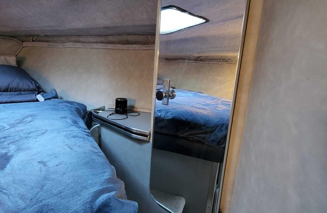 Stay on Yacht/Unique Experience/Toronto Lake