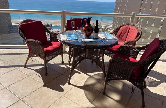 Stay with Us! Tommy Bahama Style Luxury Condo - Gorgeous Ocean Views All Rooms