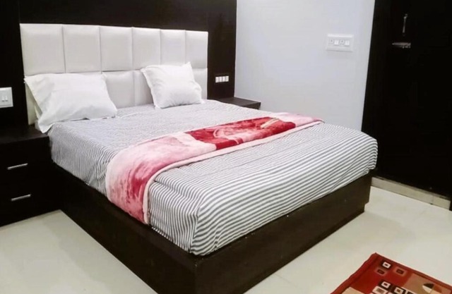 STAYMAKER Aurovil Hotel and Restaurant