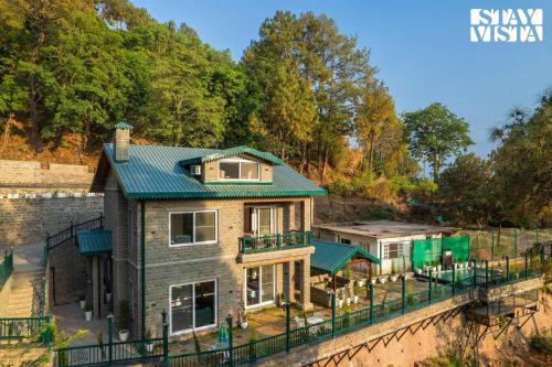StayVista at Cas Mir 4BHK with Pool in Kasauli