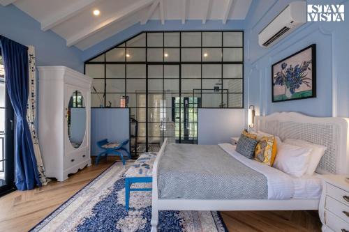 StayVista at Casa PuMa with Pool & WiFi