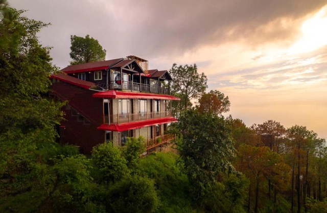 StayVista at House Of Peaks