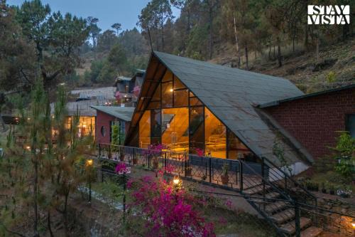 StayVista at tatvam-Mountain views & EV Station