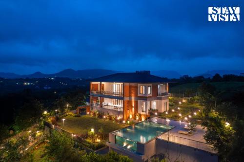StayVista at Villa Eden Crest with Bonfire, Pool & Mountain View