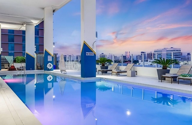 Steps from the Sand! Rooftop Swimming Pool, Pets are Welcome Here!