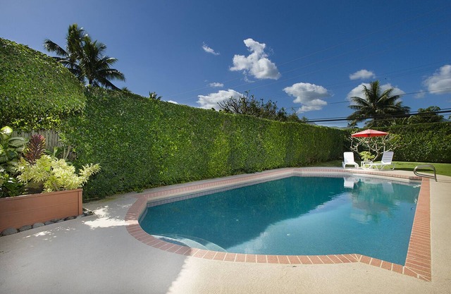 Steps to Kailua Beach- Heated Pool- Air Condition-7 Night Min Stay-CONTACT HOST