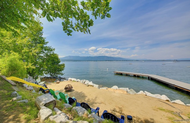 Steps to Lakefront: Home Near Schweitzer Mtn!