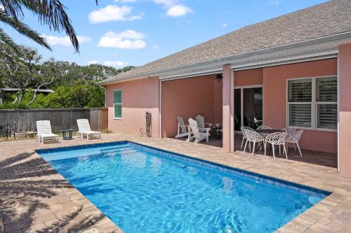 Steps to Sand Sparkling Pool 5 Bdrm Near DT