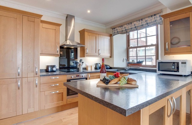 Sterling - Two Bedroom Apartment, Sleeps 4