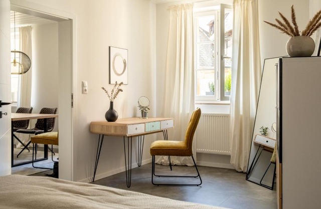 Stilvoll! 2 Schlafzimmer! Klimatisiert! Gassenviertel-Fußgängerzone! Wohnzimmer! Küche! Bad!