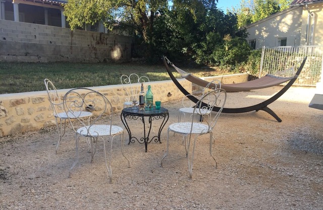 Stone bastide with garden in the center of the village and next to the river