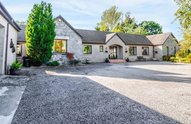 STONE GABLES, pet friendly, with hot tub in Alford, Aberdeenshire