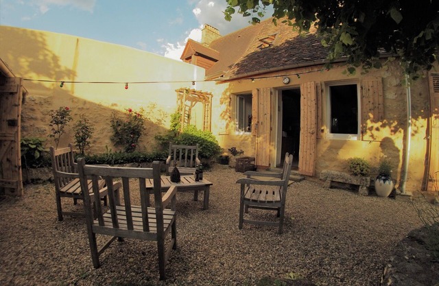 Stone house in the heart of the Périgourdine countryside