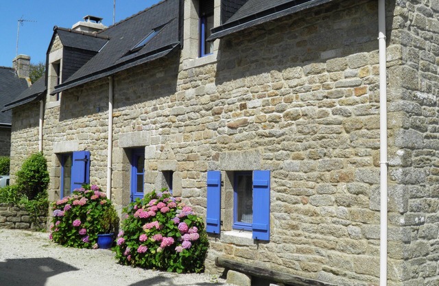 Stone house 350 m from the beach