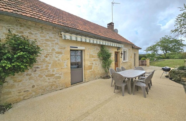 Stone house with garden and parking near Sarlat