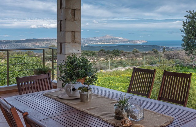 Stone villa Halepa with panoramic view and fantastic garden area!n