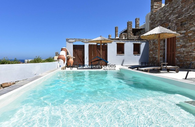 Stone villa with a sea water swimming pool and a sea view, close to the sea
