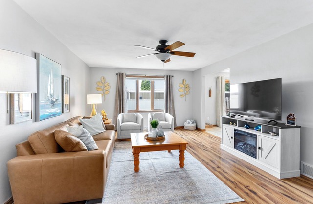 Stonegate-Beautiful 3BR, 2 King beds, fenced yard, shuffleboard, grill,