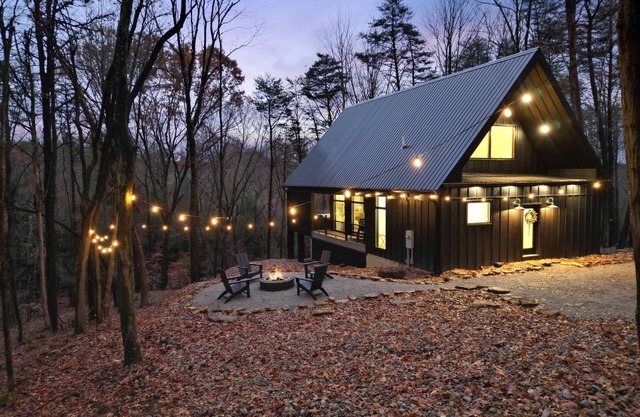Stonehaven | Hocking Hills Modern Cabin