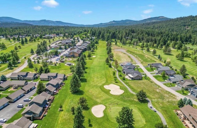 Stoneridge Retreat: Golf Course Views & Mountain Escape