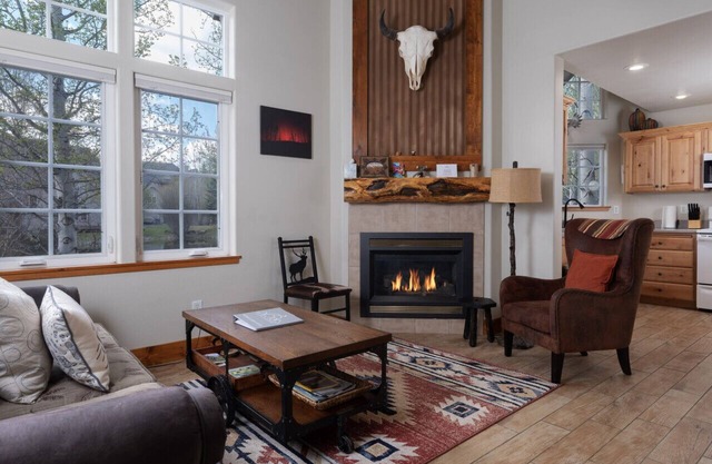 Stoneridge Townhome: Spacious, Close to Skiing, Hiking, Biking, Golf