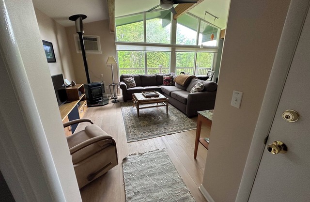Stowe 2 BR/2 BA Vacation Condo off Mountain Road