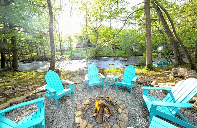Streamside Family Lodge w/fireplace, game room, sauna, multiple pools & skiing