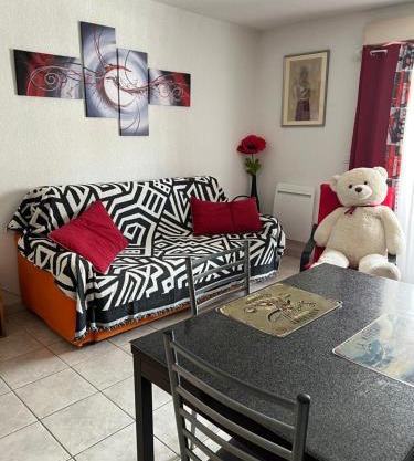 Studio 102 Les Sandia
