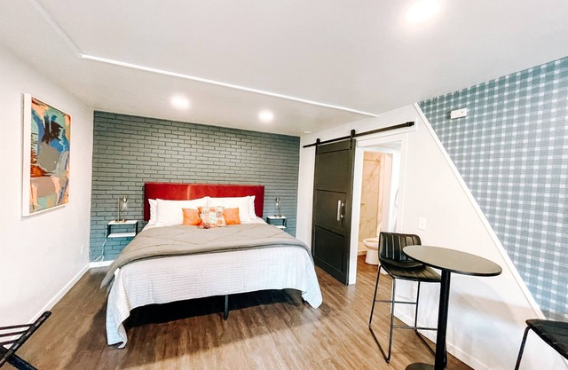 Studio #15 Modern Studio in OKC's Vibrant Midtown!