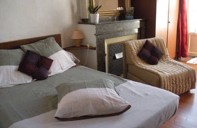 Studio 1st floor retro with balcony in 19th century house, next to thermal baths