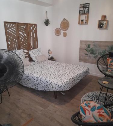 Studio 23 m2, proche centre, calme, WIFI, pk