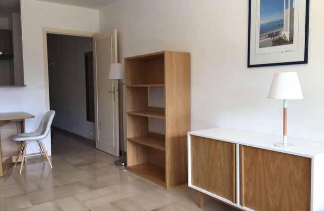 Studio 30 m2 NICE sea view near walk of the English.