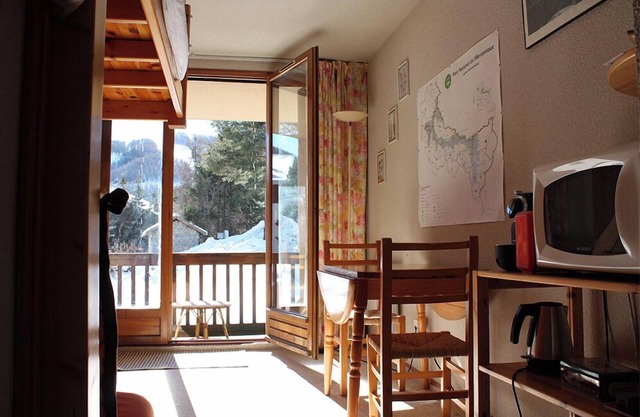 Studio Auron - Hailstones