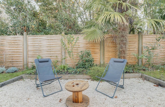 Studio Apartment 'Du Jardin D' Eden' with Private Terrace, Private Garden and Wi-Fi